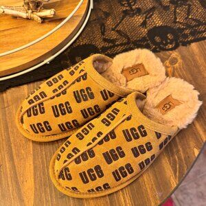 UGG Women's Logo Slippers